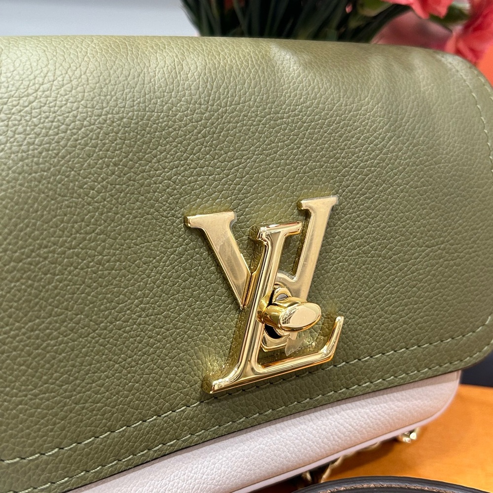 Louis Vuitton Lockme Tender Handbag Leather Green - Picture 3 of 16